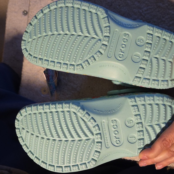 Vera Bradley Disney Little Mermaid floral Croc clogs Kids 5 Woman's 7 - Picture 2 of 7